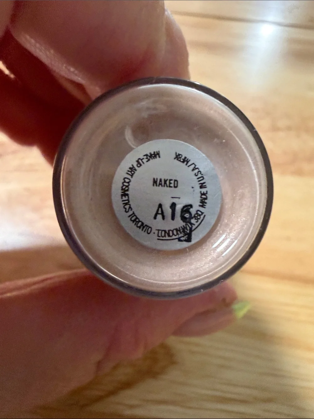 MAC Cosmetics Loose Finishing Setting Powder in Light Beige